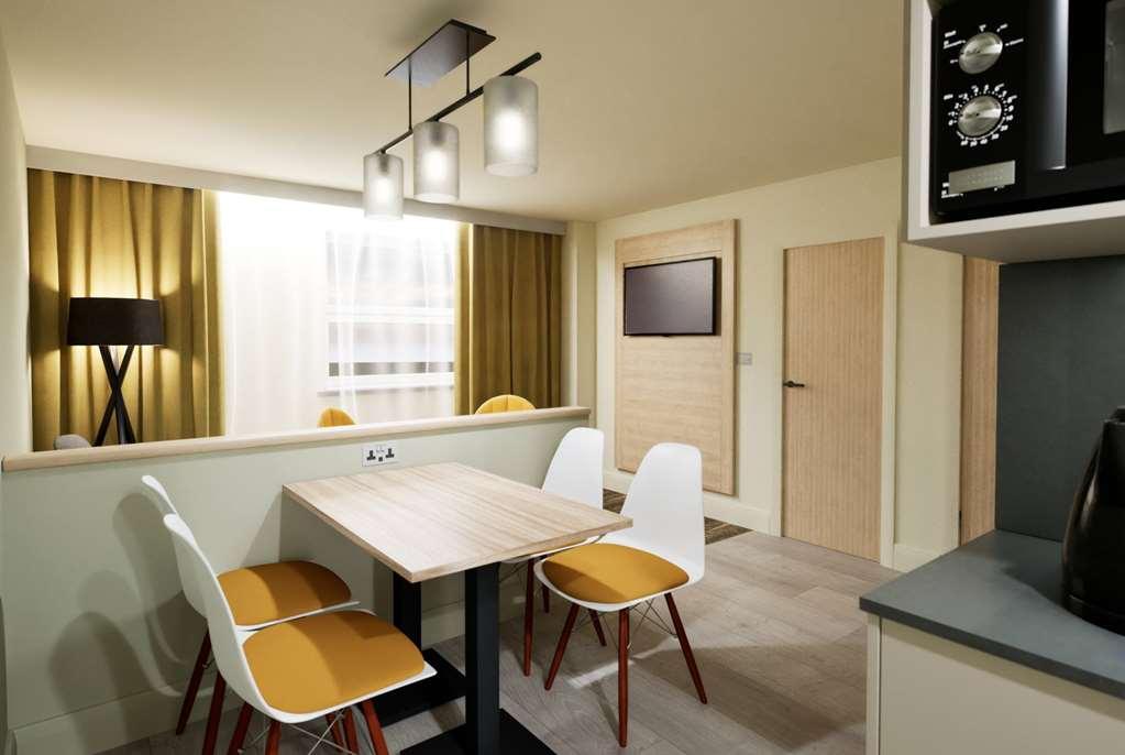 Super 8 By Wyndham Chester East Værelse billede