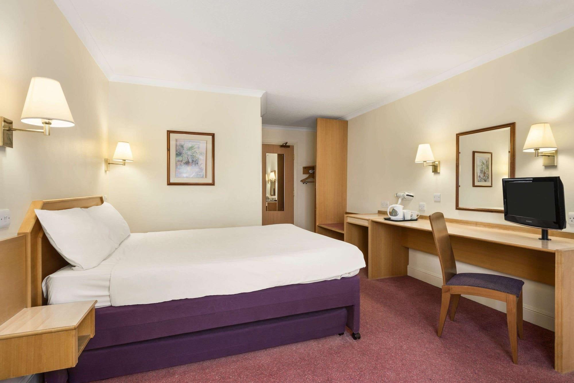 Super 8 By Wyndham Chester East Eksteriør billede